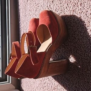 NWOT Freebird Poppy Wedge Heels!